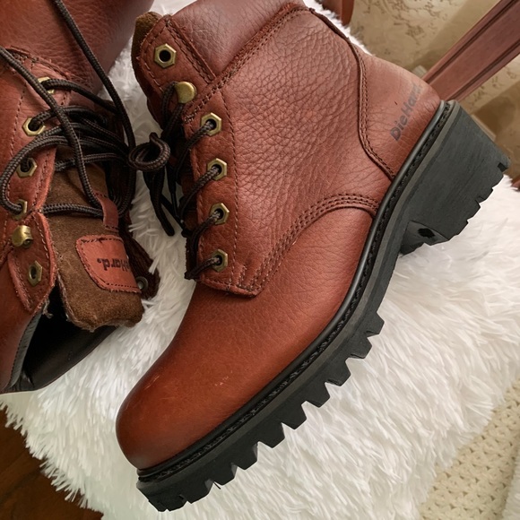 Boots 🥾 - Picture 4 of 9